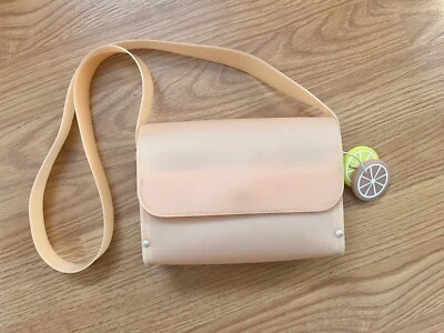 Cartera de mano Zara rosa melocotón gelatina de frutas con correas laterales de madera Foto 1 de 4