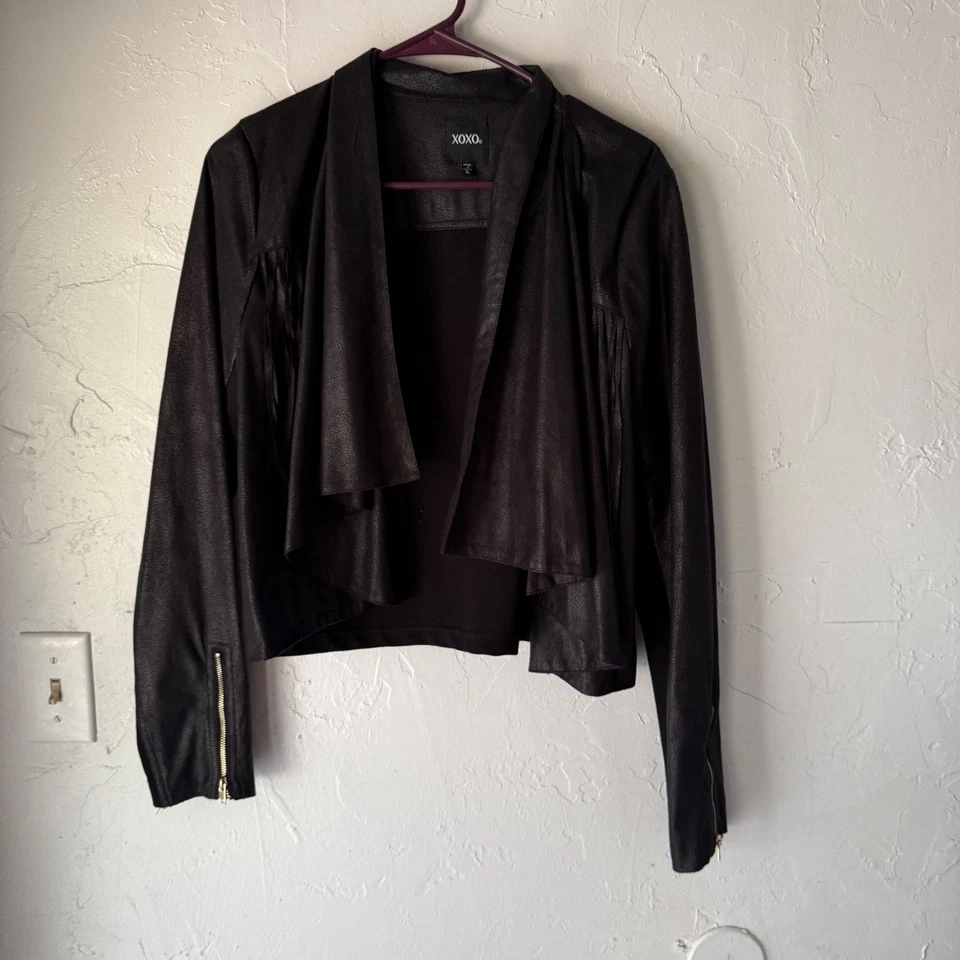 Chaqueta XOXO Y2k Imitación Cuero Flecos Negra Frente Abierto Recortado Cremallera Detalle XL Foto 1 de 4