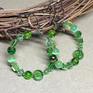 Diva - Handmade bead soup hoop earrings in green on bronze hooks - Picture 1 of 4