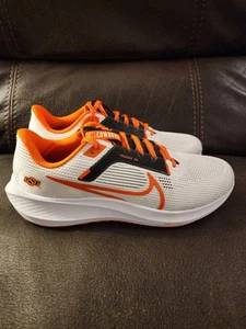 Nike Air Zoom Pegasus 40 Oklahoma State Cowboys DZ5973-100 Men’s Size 7 - Picture 1 of 6