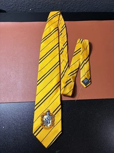 Harry Potter Hufflepuff Haus Krawatte gelb & schwarz gestreift Kostüm Cosplay Uniform - Bild 1 von 3