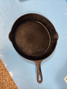 Vtg Griswold Cast Iron Skillet Frying Pan # 9 - 710 LRG BLOCK LOGO - Picture 1 of 5