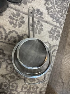 Juego de 2 coladores de malla con mango de buena calidad sin marca - Imagen 1 de 5