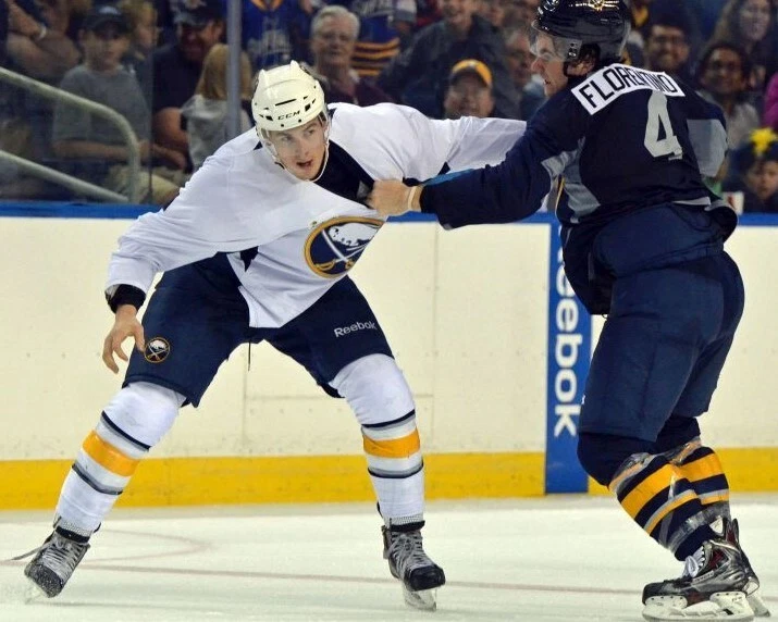 JUSTIN KEA 8X10 PHOTO HOCKEY BUFFALO SABRES PICTURE NHL FIGHT - Image 1 of 1