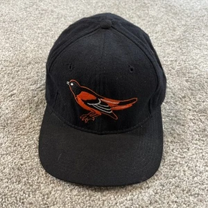 Cappello vintage Baltimore Orioles Sports Specialties 100% lana MLB aderente taglia 7 1/2 - Foto 1 di 8