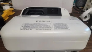 Epson BrightLink 595Wi LCD Projector 1,857 Lamp Hours - Zdjęcie 1 z 5