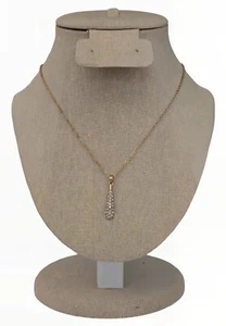 COLLAR COLGANTE LÁGRIMA ELÁSTICA TONO ORO XOXO CON CRISTALES - Imagen 1 de 4