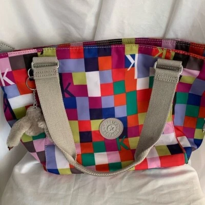 Bolso de Mano Kipling Colores Arco Iris, TM5431, Color 658, Precio de Venta sugerido por el fabricante 119,00 USD (NUEVO) Foto 1 de 4