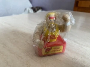 Rarissimo timbrino Wrestling Hulk Hogan WWF 1991 Titan Sport Hasbro nuovo - Imagen 1 de 4