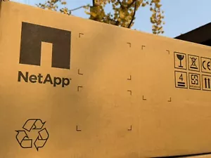NO BEZEL Netapp AFF A220 w/Premium Bundle VE and TPM Licenses 1 Year Warranty - Picture 1 of 5