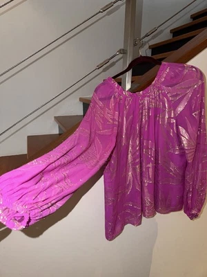Top de seda Lilly Pulitzer Tensley Raz Berry Diamond metálico talla grande oro rosa Foto 1 de 4