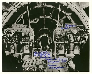 Foto de cabina firmada por Fred Olivi-Nagasaki copiloto. - Imagen 1 de 1