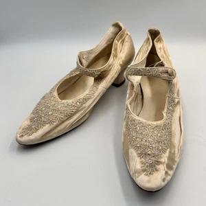 Antique cream Silk Beaded Shoes Louis heels wedding shoes silk has splits - Picture 1 of 24