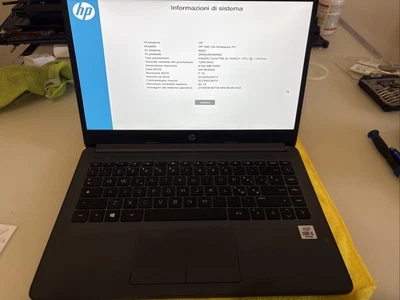 HP 240 G8 14" (Intel Core i5-1035G1, 8GB RAM, 256GB SSD) Notebook - Immagine 1 di 3