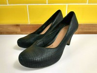 clarks anika kendra black suede