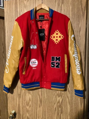 CHAQUETA BOMBER UNIVERSITARIA ROJA CAMPEÓN NACIONAL BOOHOO HOMBRE MUY RARA NUEVA CON ETIQUETAS - talla PEQUEÑA Foto 1 de 4