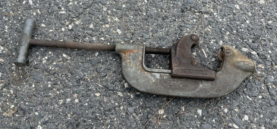 RIDGID Model 4 Heavy Duty 2" - 4" Pipe Cutter Tool Made In USA - Image 1 of 4