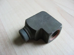 Kenworth 90-Deg Air Line Fitting 1/4" O.D. Line to 1/8"-27 NPT Female #M239FJ - Bild 1 von 6