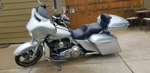 Cubierta lateral extendida plateada brillante para más de 14 Harley Street Road Glide - Imagen 1 de 9