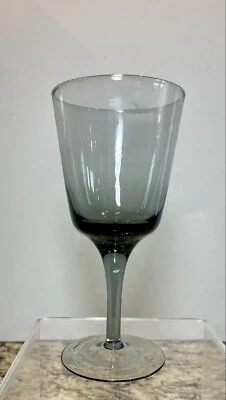 "Copa de vidrio retro vintage MCM con tallo de agua vino gris humo mediados de siglo 6,75""" Foto 1 de 4