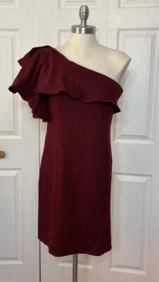 NUEVO CON ETIQUETAS Vestido Vaina Tejido Ponte Borgoña Talla Mediana Esley Un Hombro Volantes NUEVO Foto 1 de 4