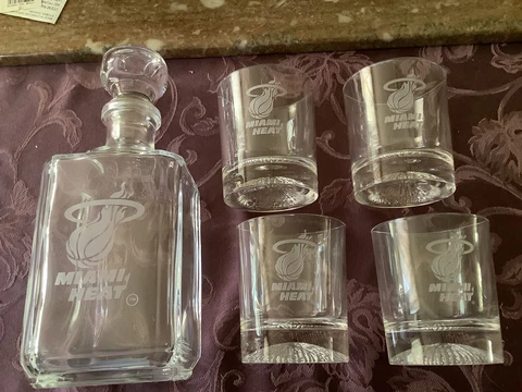 Miami Heat Etched  Crystal Decanter + 4 Matching Glasses very nice Cover