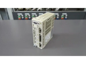 Yaskawa XD-02-MSD0-E V3.30 XtraDrive (Reparación/Reparación) - Imagen 1 de 3