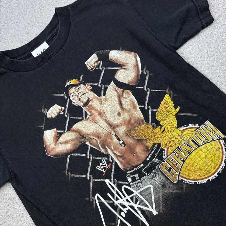 Camiseta WWE Auténtica Cenation Juvenil Grande Negra 2008 Camiseta Gráfica de Lucha Foto 1 de 4