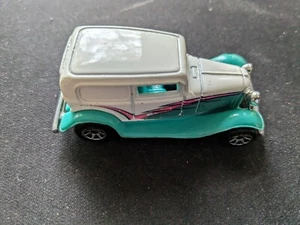 Camión de reparto Ford 1932 Mattel Hot Wheels 1988 blanco y turquesa - Imagen 1 de 6