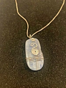 925 Sterling Silver Chain Necklace & Natural Kyanite Chakra Pendant w Scrolling - Picture 1 of 5