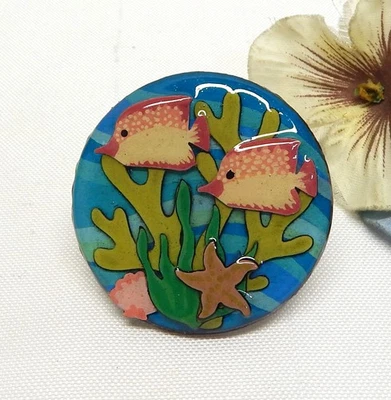ECHO & HARA COLLECTIBLE OCEAN THEMED MIXED MEDIA FISH PIN - Image 1 of 3