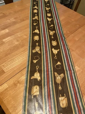 De Colección Bufanda Ecuestre Sedosa Negro Dorado Sillines Patrón Vaquera Occidental 54x12 Foto 1 de 4