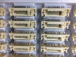 74320-1004 MOLEX CONN HEADER DVI-I 29POS PCB R/A ROHS 6 PIECES - Picture 1 of 2