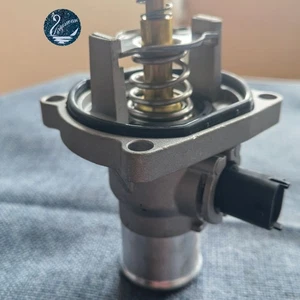 Complete Thermostat Coolant Assembly for Chevy Aveo Cruze Sonic Pontiac 1.6 1.8 - Bild 1 von 5