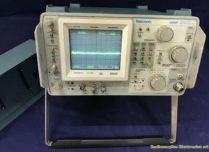 Tektronix 496P Spektrumanalysator   - Bild 1 von 2