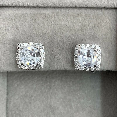 Hermosos pendientes de plata de ley enchapados en platino con circonita cúbica de corte cojín de 1,25 quilates Foto 1 de 3