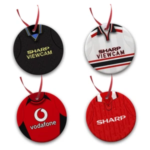 Man Utd Set 2 Camisas Retro Kit Decoración Árbol de Navidad Bauble Cerámica Paquete de 4 - Imagen 1 de 5