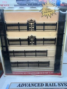 WROUGT-IRON SPIKE STYLE FENCE w/ GATES - 50 inches  - HO Scale PLASTIC KIT - NEW - Picture 1 of 4