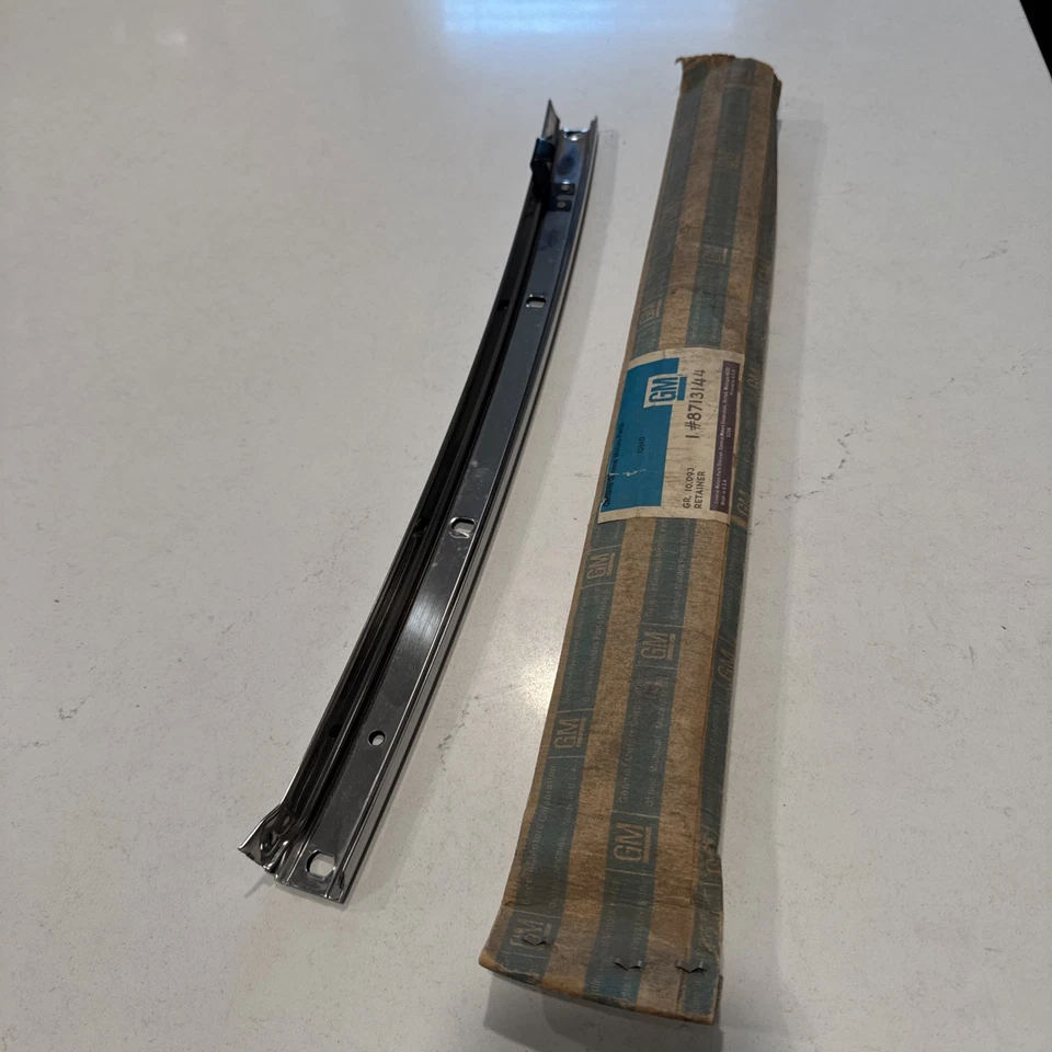NOS New GM 8713144 1968-1970 Pontiac Weatherstrip Retainer Bonneville Catalina - Image 1 of 4