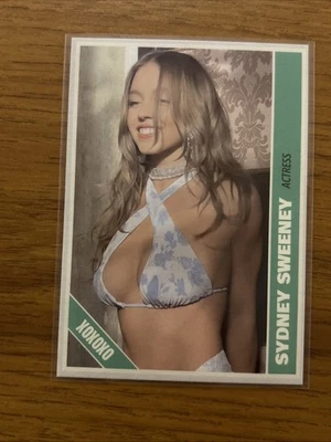 Sydney Sweeney 定制集换卡 Cross Bikini Smile — 第 1/2 张图片