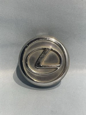 Tapa central 98-02 Lexus ES300 ES330 GS300 GS430 RX330 RX350 2,5" cromo 8841 OEM. Foto 1 de 4