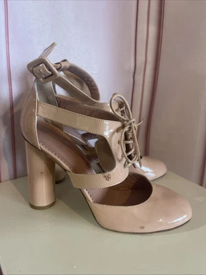 Tacones rojos Valentino nude beige tacón bloque correa en T charol talla 38,5 Foto 1 de 4