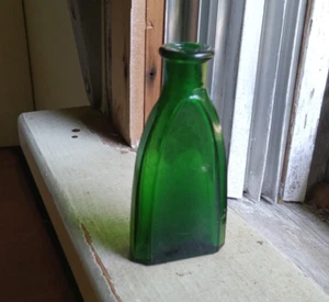 BOTELLA TIPO PERFUME VERDE ESMERALDA PROFUNDA SOPLADA A MANO 1/2 OZ LADOS INCLINADOS - Imagen 1 de 4