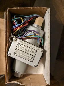 CCS ADJUSTABLE RANGE PRESSURE SWITCH FACTORY NEW IN ORGINAL BOX - Picture 1 of 6