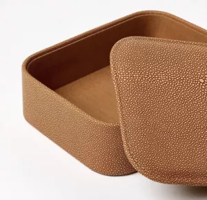 Scatola nuova con etichette Threshold Studio McGee ecopelle verde shagreen con coperchio pulizia 8"x6"x2,5" - Foto 1 di 9