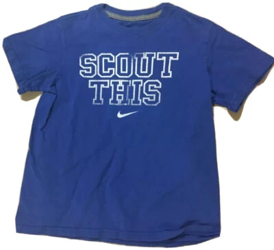 Camisa de manga corta azul y blanca Nike para niño. Talla Pequeña ¡ENVÍO GRATUITO! Foto 1 de 2