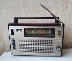 RADIO OCEAN 214 OKEAN 214 SOVIET URSS FUNCIONANDO FM RECEPTOR TRANSISTOR RARO - Imagen 1 de 24