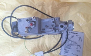 Junkers Gasarmatur Gasregelblock Gaskombiventil CE 423 I aus Junkers KN 63-7 23 - Bild 1 von 6