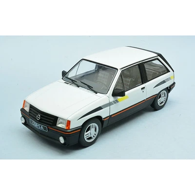 OPEL CORSA A SR 1985 WHITE 1:24 Whitebox Auto Stradali Modellino Nuovo - Immagine 1 di 2