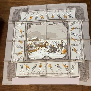 HERMES Seidentuch Les Plaisirs Du Froid Carre 90 grau ohne Etikett ohne Karton unbenutzt. - Bild 1 von 4